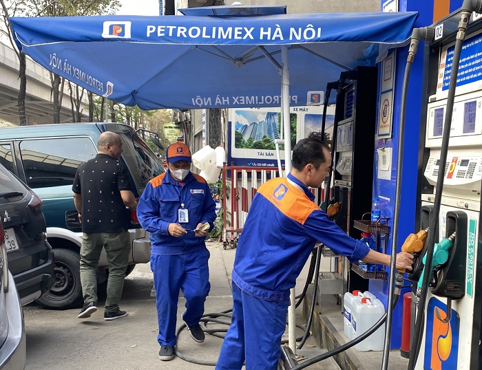 Giá xăng dầu hôm nay 18/3: Tăng trở lại, ngày mai xăng dầu trong nước điều chỉnh giá